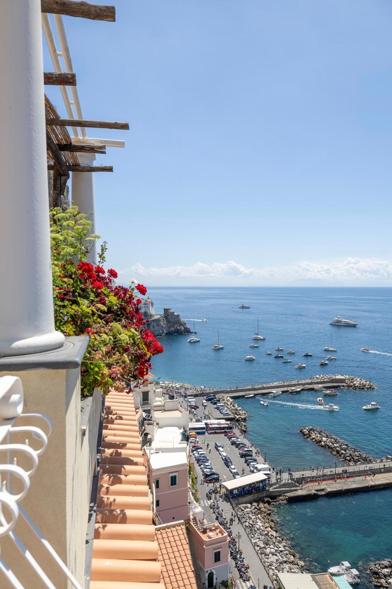 Apartments Amalfi Design Sea View Accessible By 250 Steps Eksteriør billede