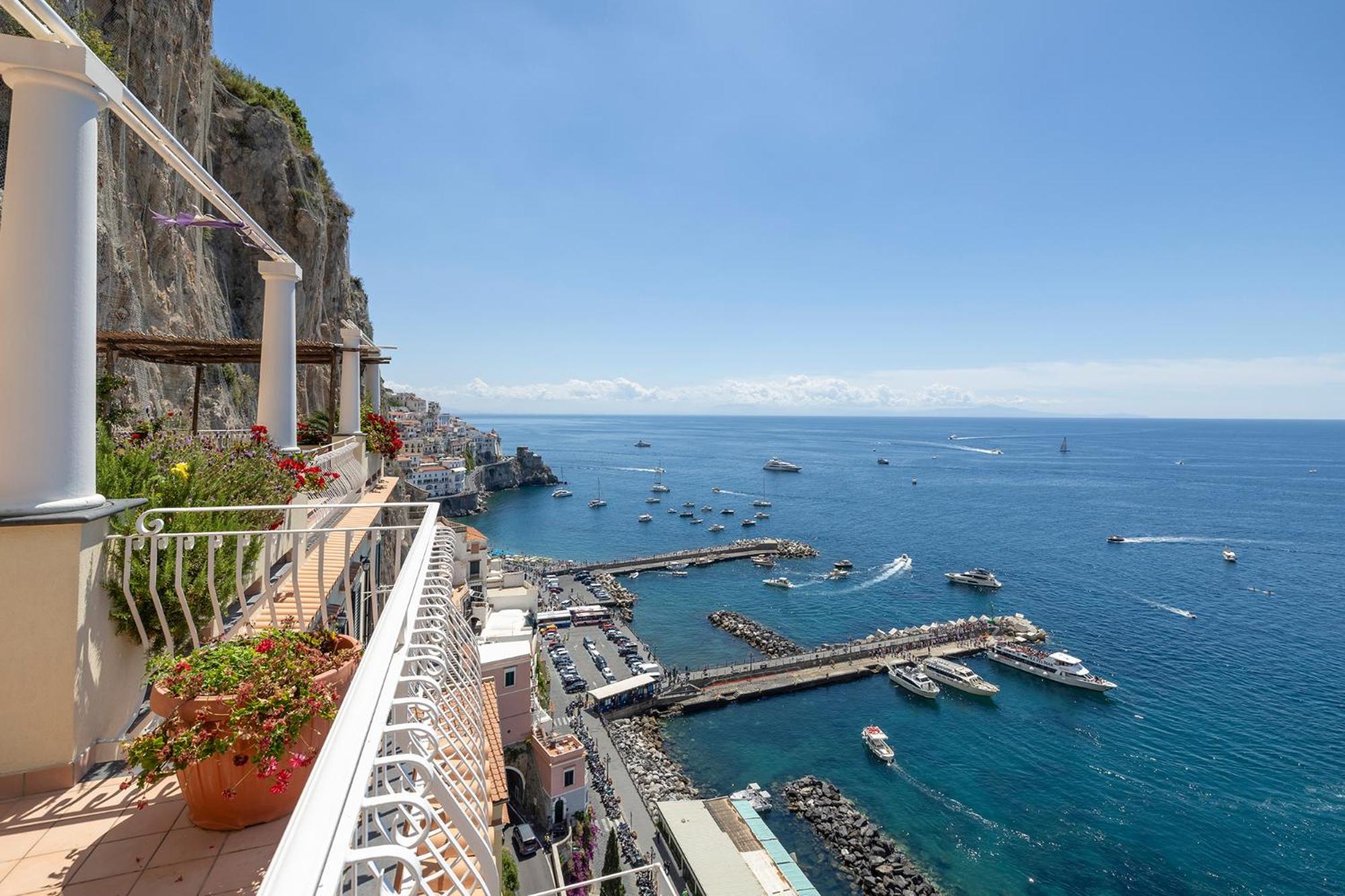 Apartments Amalfi Design Sea View Accessible By 250 Steps Eksteriør billede