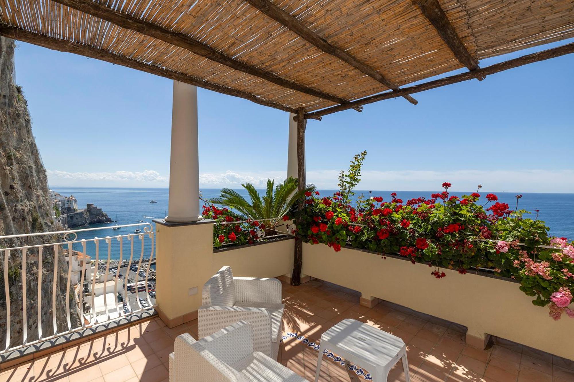 Apartments Amalfi Design Sea View Accessible By 250 Steps Eksteriør billede