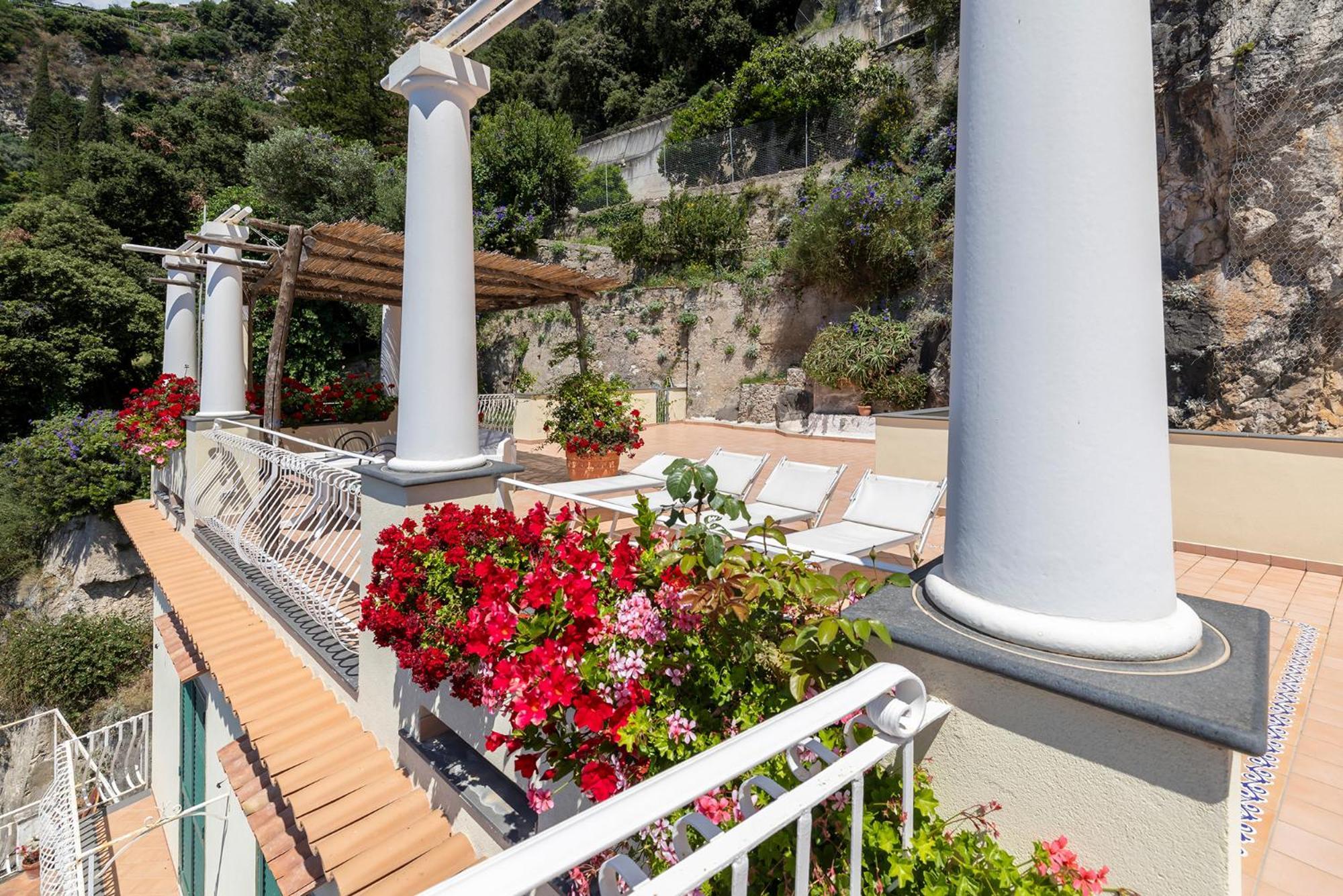 Apartments Amalfi Design Sea View Accessible By 250 Steps Eksteriør billede